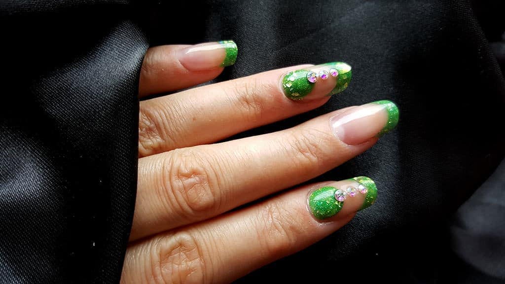Grüne Acrlnägel