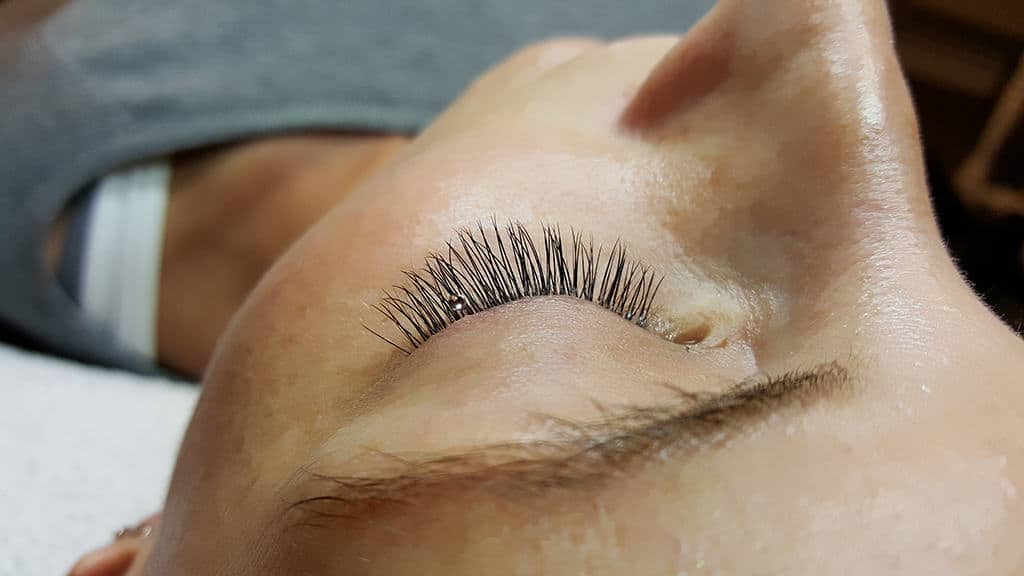 Wimpernverlängerung Einzeltechnik